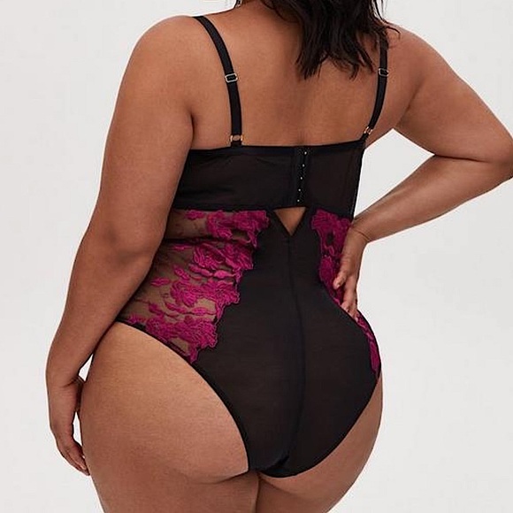 Torrid TWO TONE FLORAL FUCHSIA EMBROIDERED MESH BODYSUIT Size 2X - Picture 8 of 14